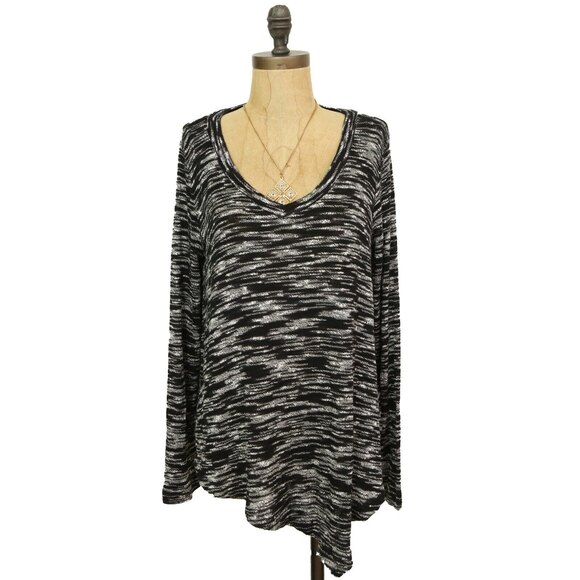 Splendid Carlow Sweater Top M Asymmetrical Space Dye Loose Knit Black White B9 - Picture 3 of 7